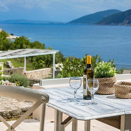 Martini Waterfront Suites Fiskardo Bagian luar foto