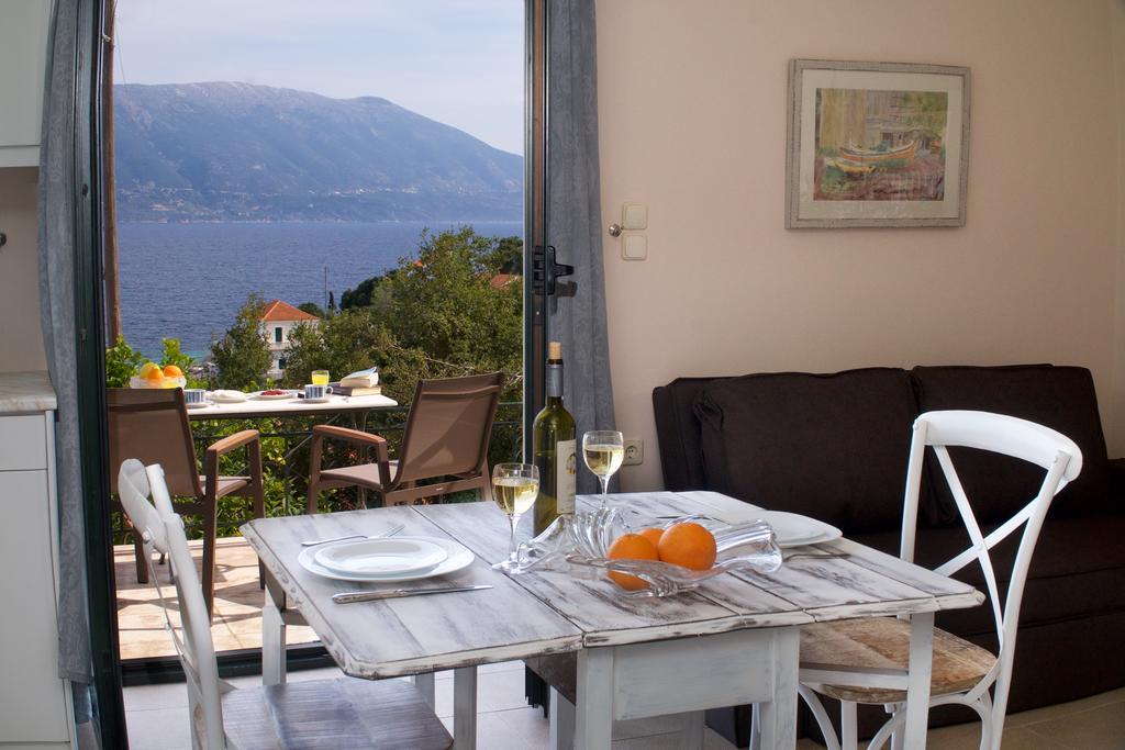 Martini Waterfront Suites Fiskardo Bagian luar foto