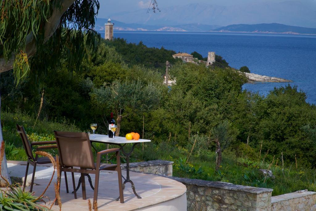 Martini Waterfront Suites Fiskardo Bagian luar foto