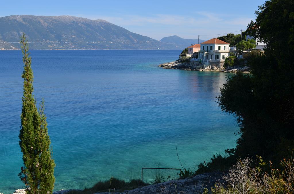 Martini Waterfront Suites Fiskardo Bagian luar foto