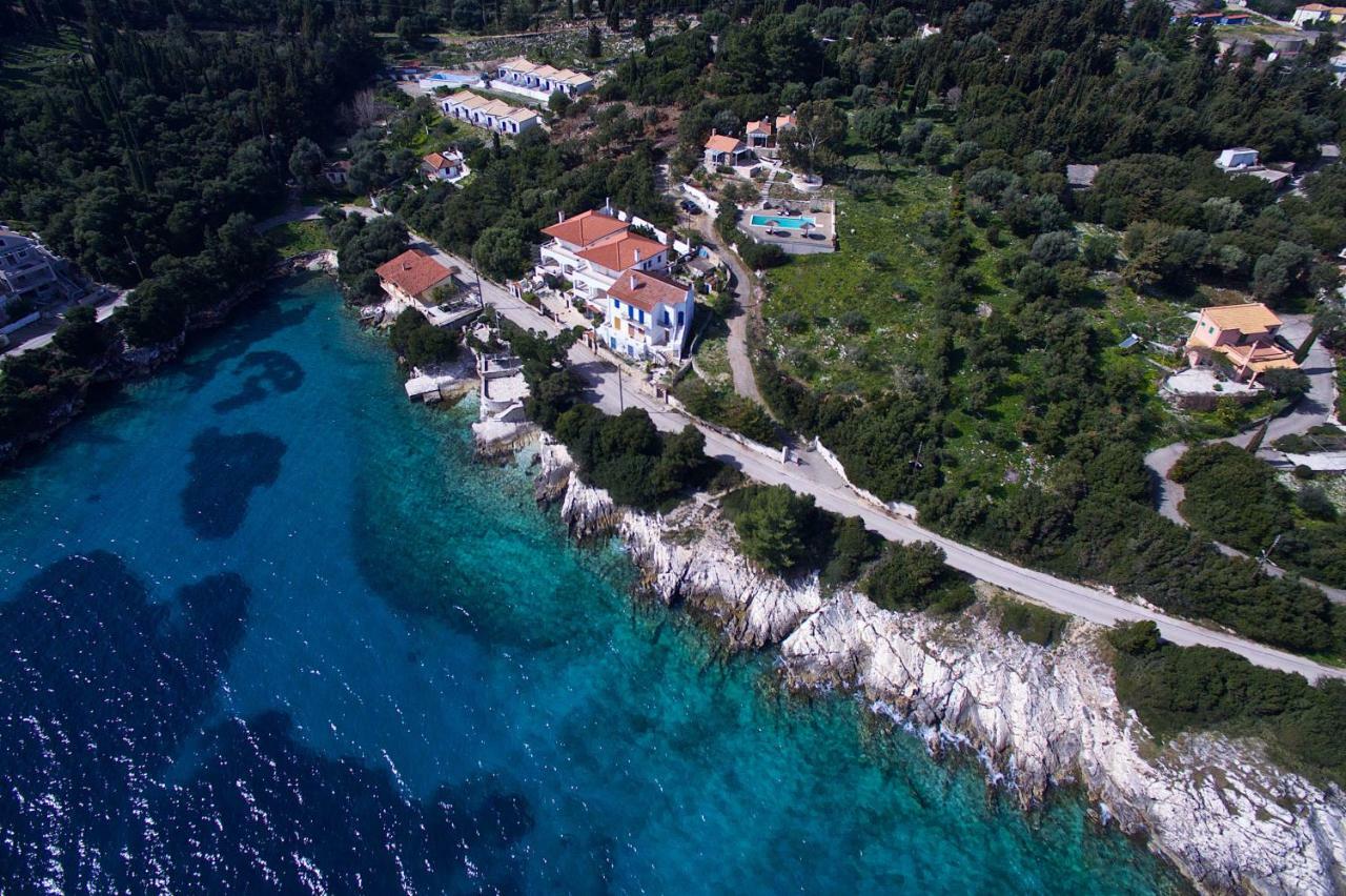 Martini Waterfront Suites Fiskardo Bagian luar foto