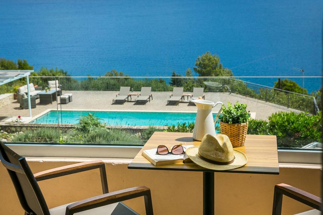 Martini Waterfront Suites Fiskardo Bagian luar foto