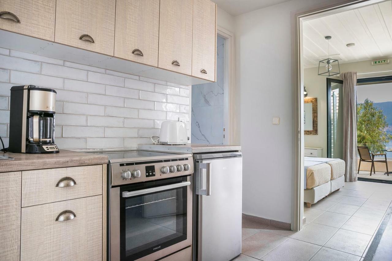 Martini Waterfront Suites Fiskardo Bagian luar foto