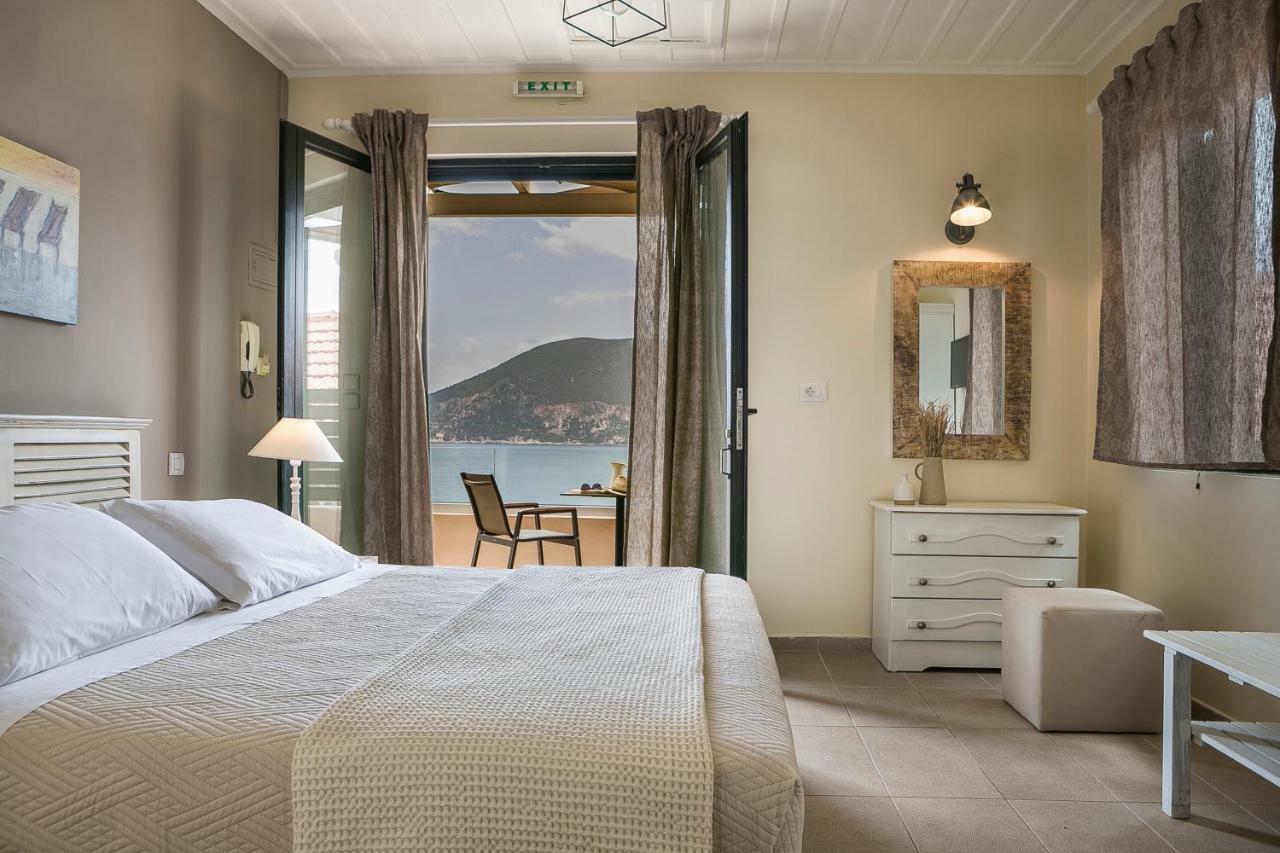 Martini Waterfront Suites Fiskardo Bagian luar foto
