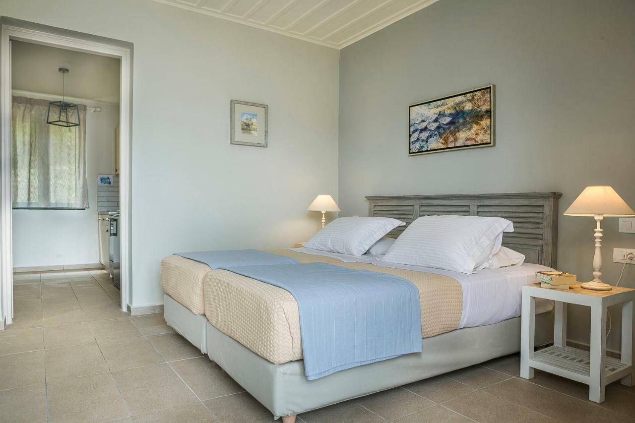 Martini Waterfront Suites Fiskardo Bagian luar foto