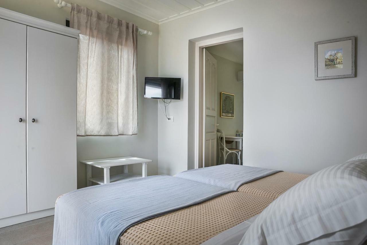 Martini Waterfront Suites Fiskardo Bagian luar foto