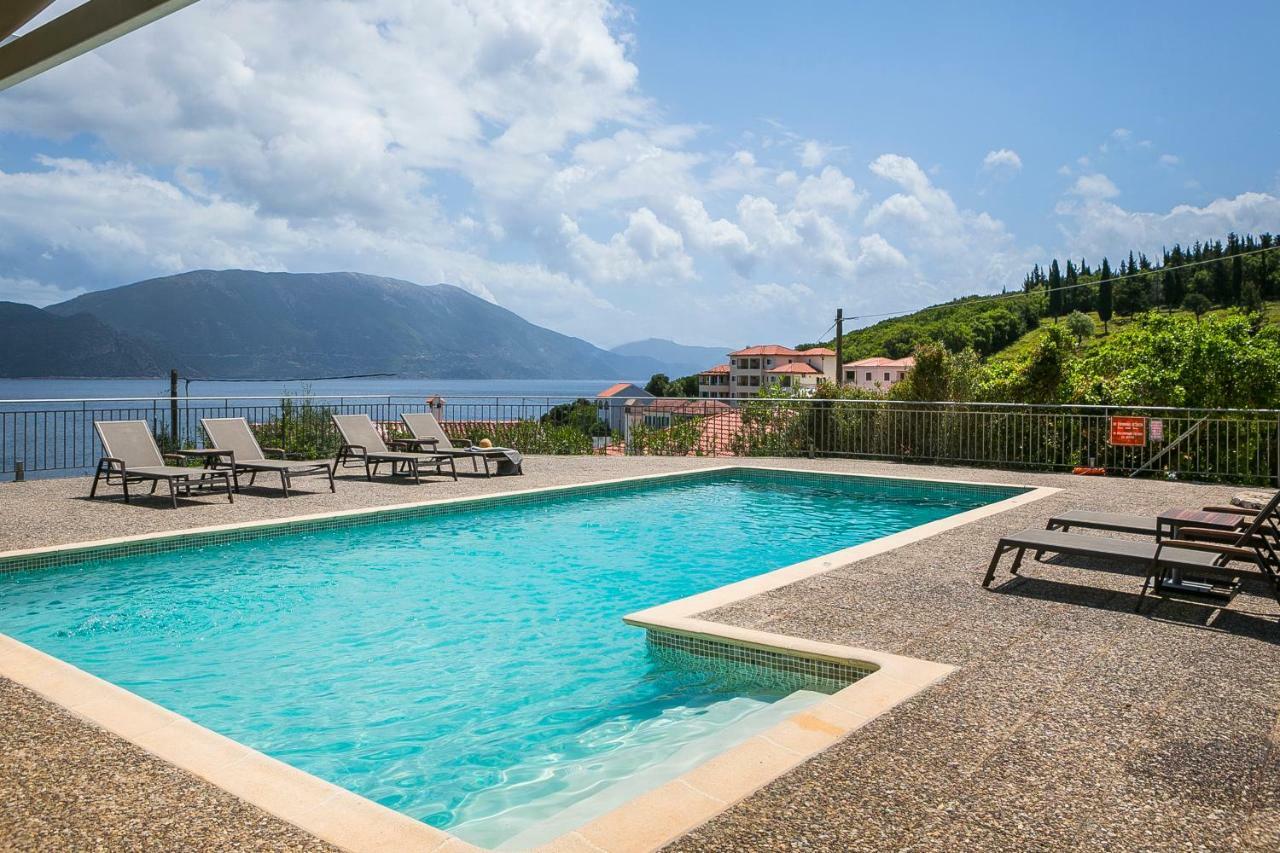 Martini Waterfront Suites Fiskardo Bagian luar foto