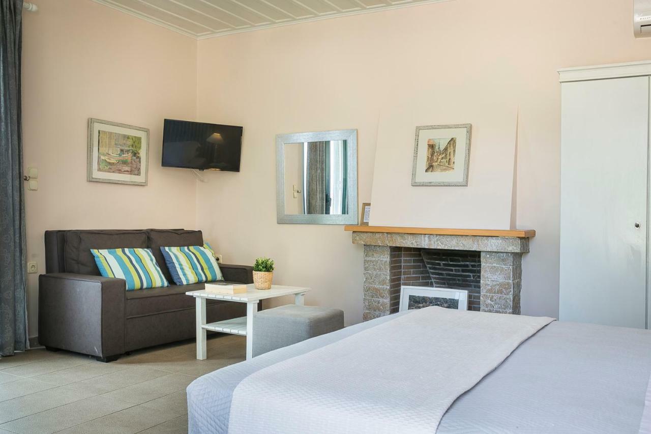 Martini Waterfront Suites Fiskardo Bagian luar foto