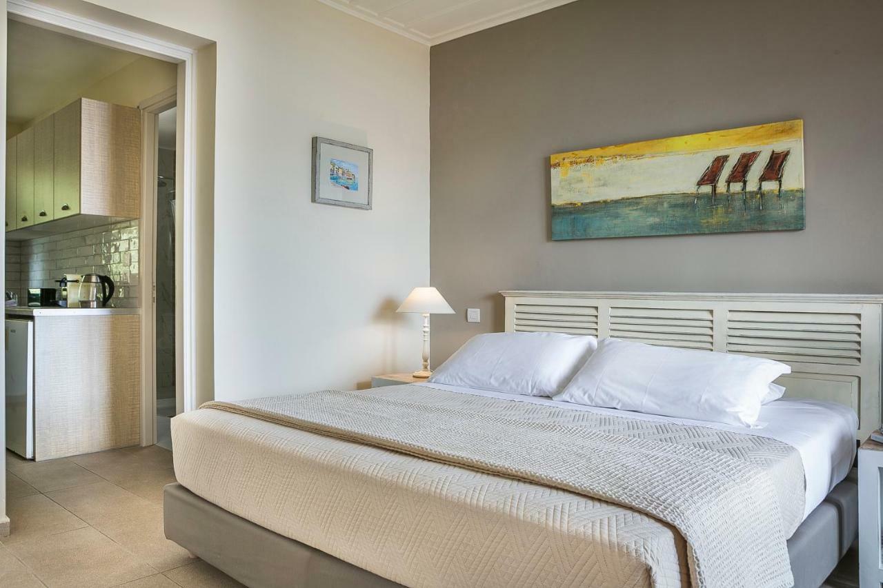 Martini Waterfront Suites Fiskardo Bagian luar foto