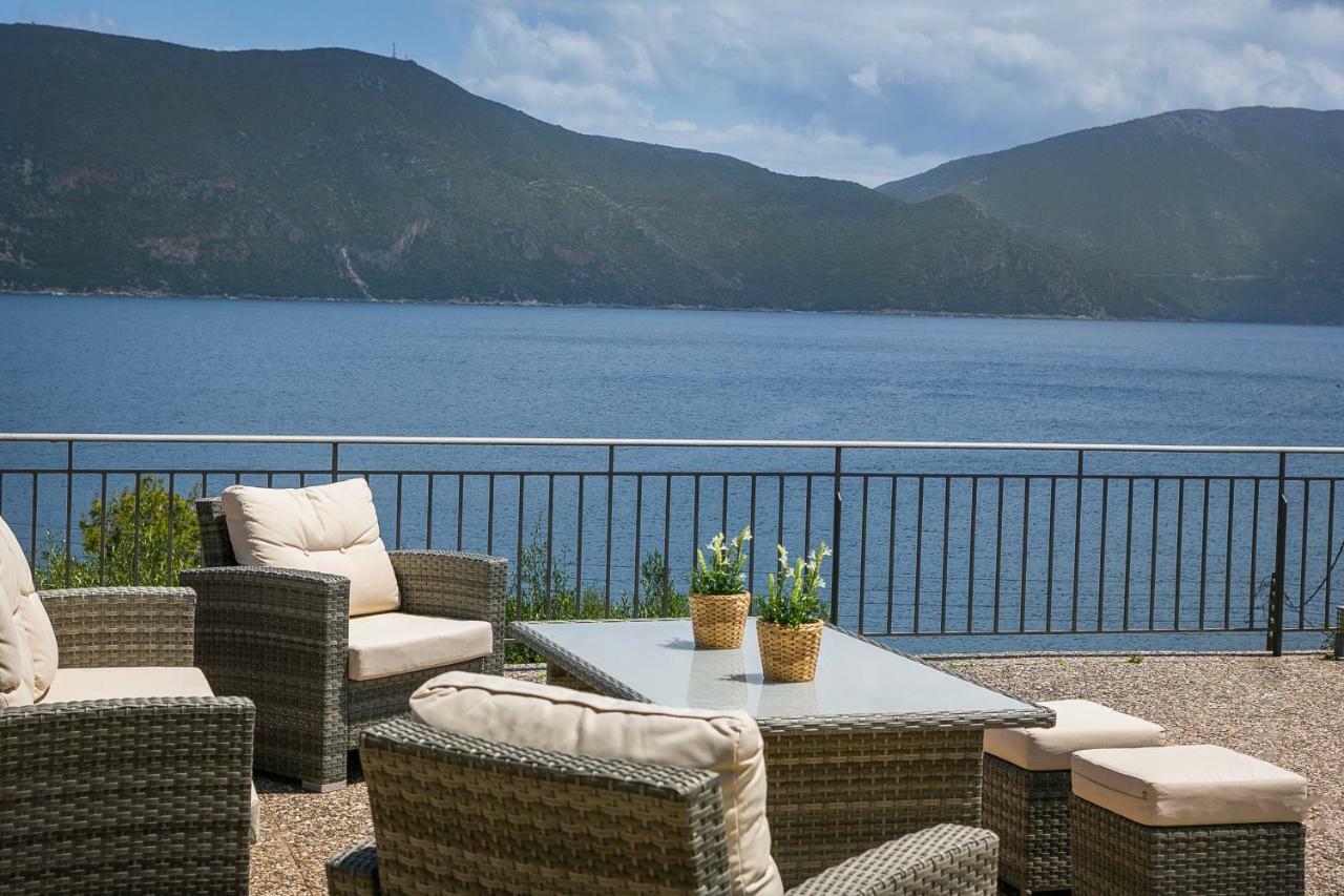 Martini Waterfront Suites Fiskardo Bagian luar foto