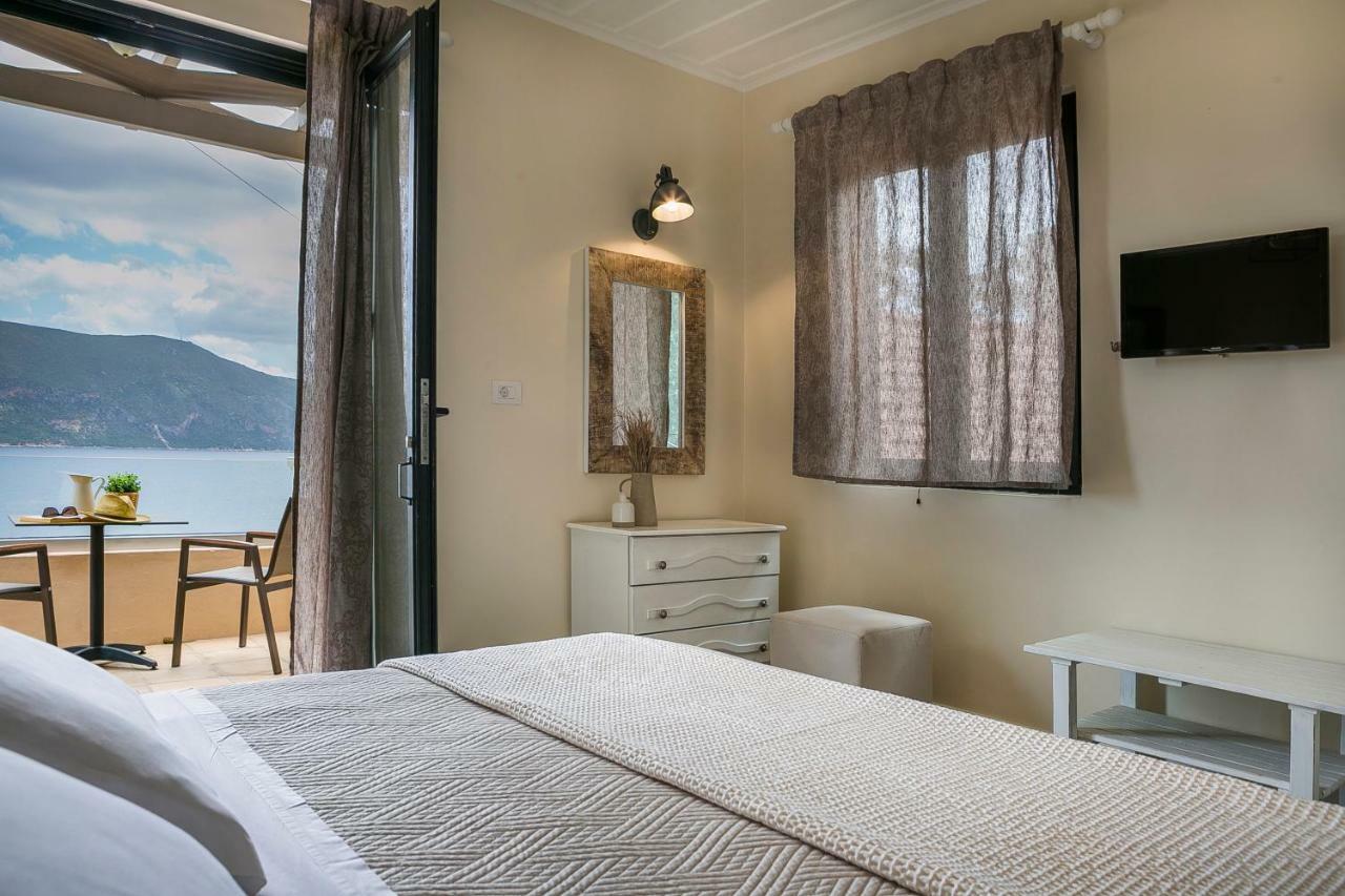 Martini Waterfront Suites Fiskardo Bagian luar foto