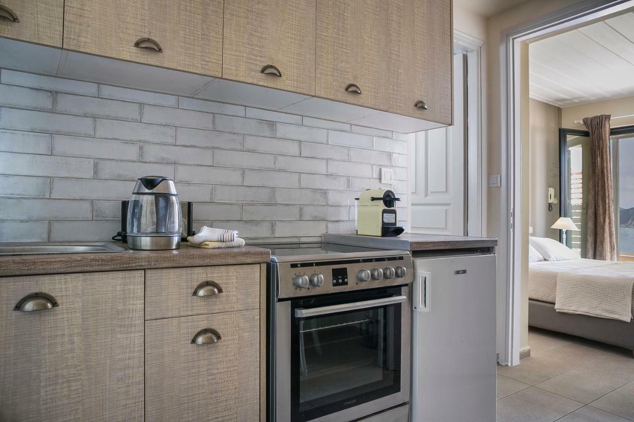 Martini Waterfront Suites Fiskardo Bagian luar foto