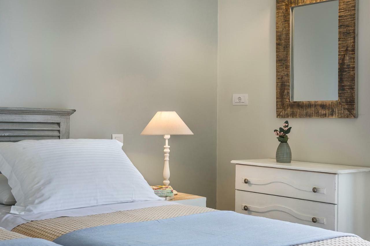 Martini Waterfront Suites Fiskardo Bagian luar foto
