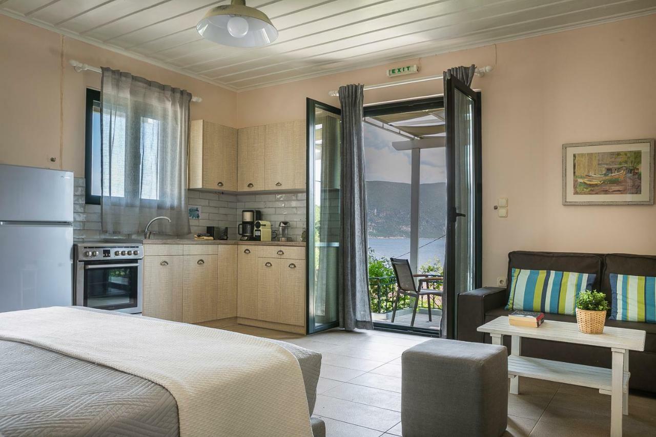 Martini Waterfront Suites Fiskardo Bagian luar foto