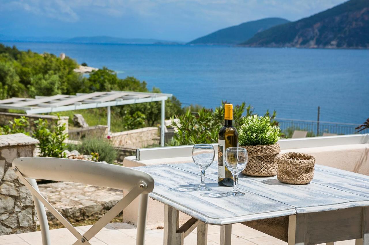Martini Waterfront Suites Fiskardo Bagian luar foto