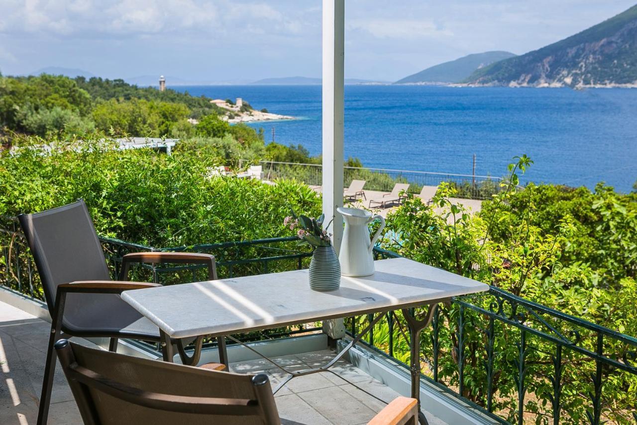Martini Waterfront Suites Fiskardo Bagian luar foto