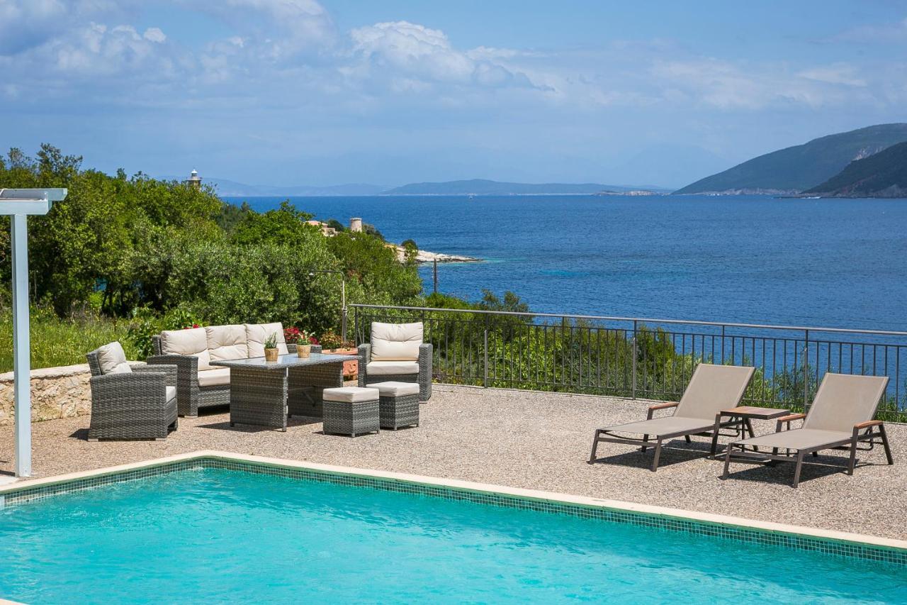 Martini Waterfront Suites Fiskardo Bagian luar foto