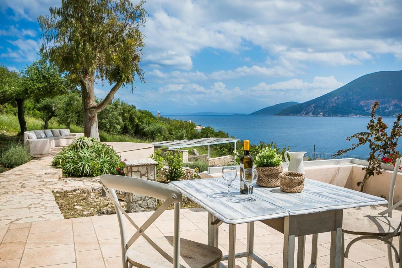 Martini Waterfront Suites Fiskardo Bagian luar foto