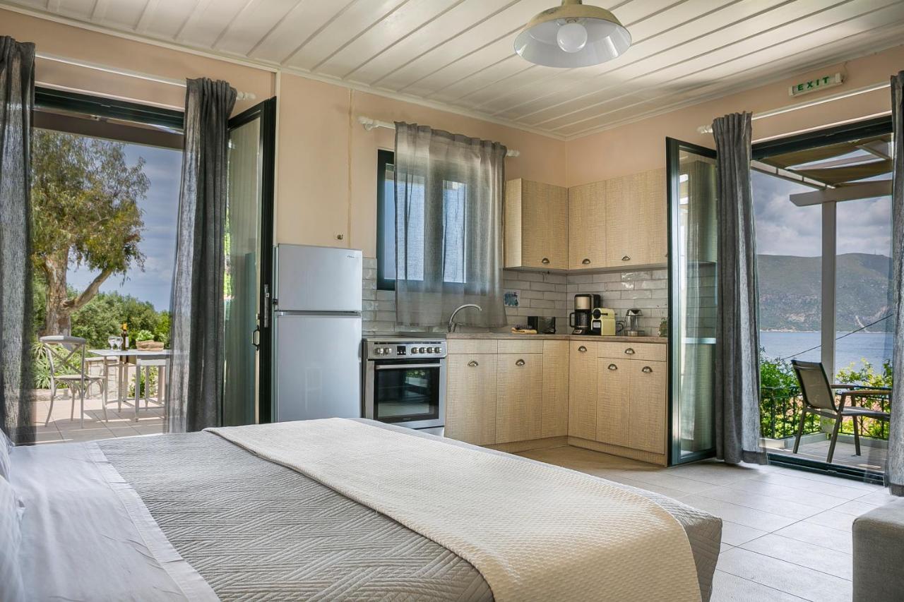 Martini Waterfront Suites Fiskardo Bagian luar foto